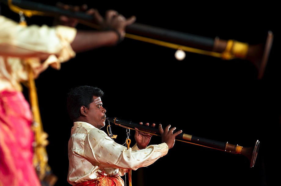 Karakatta Kalai Kulu, Trichi (Nathaswar Niyandi Melam) (Mamallapuram Dance Festival 2012 - Folk dance)